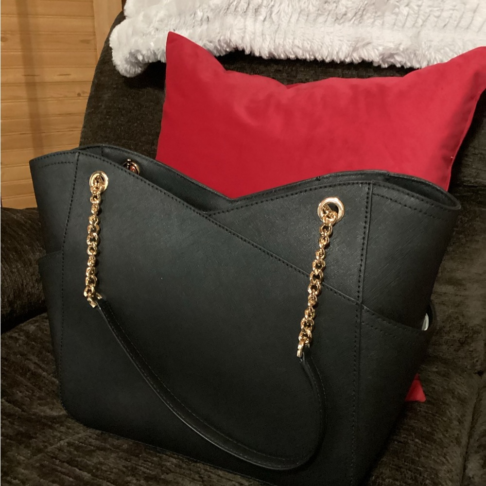 Michael Kors Black Shoulder Bag with Gold Chain - NWOT - Picture 5 of 13